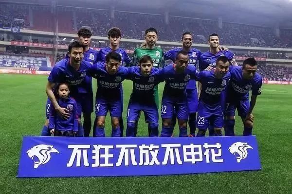 欧美权威媒体Dexerto选定2022 TOP5 最佳英雄联盟选手。其中TOP 3被LCK赛区包揽，4、5位来自LPL赛区。