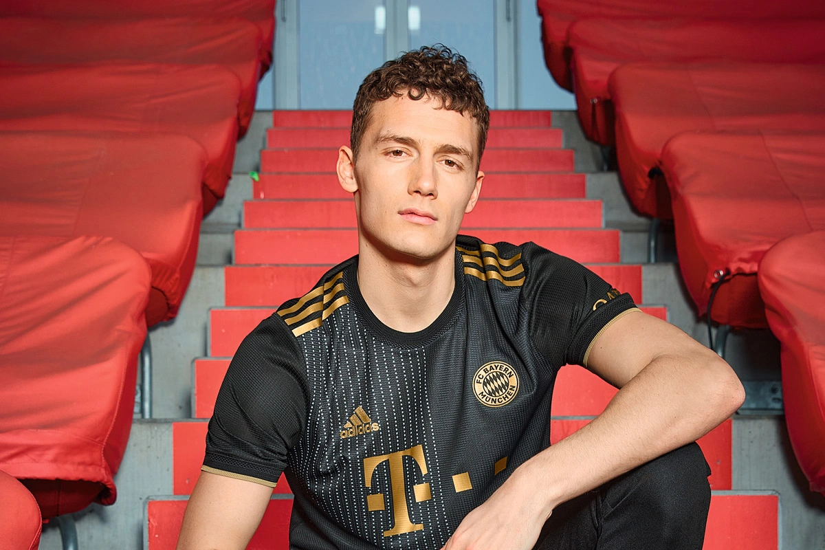 篮球湖人球员场上表现赢得媒体好评