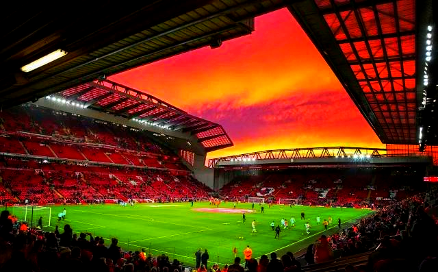 官方：纽卡斯尔联与17岁后卫埃皮亚签下职业合同