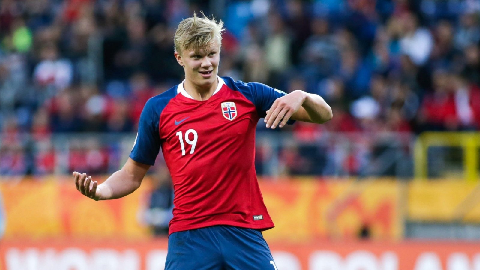 马丁内斯谈C罗肘击被罚下：那不是暴力行为，而是对挑衅的反应