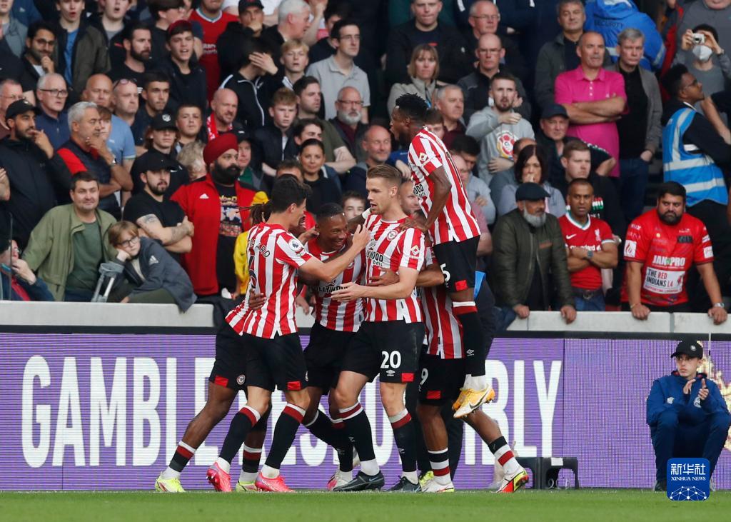 队史独一档！怀特生涯6次单场6三分+3帽，其他人合计3次