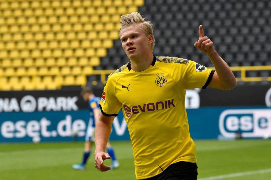 安东内拉偶遇网红街头采访：你是做什么工作的