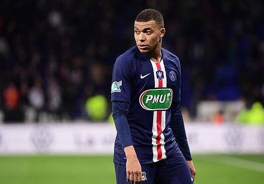 媒体人：华莱士竞技状态不佳离开新疆队，到队仅10天便离队