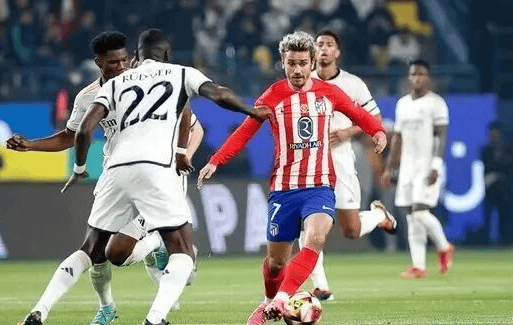 上赛季战绩回顾：广东在上赛季常规赛仅仅取得31胜15负的战绩，最终排名第7，创造球队近些年的常规赛最差排名纪录。